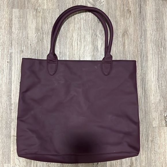 Selena Gomez Tote​​​ - Picture 5 of 11